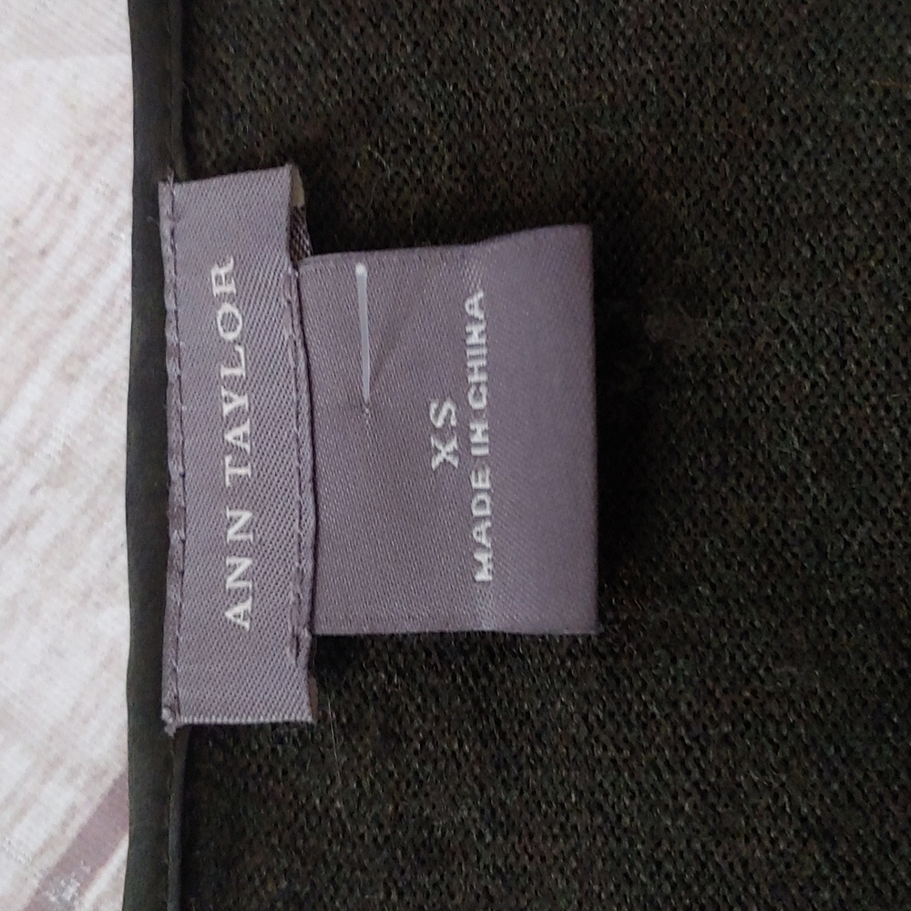 ANN TAYLOR MERINO WOOL BLEND BEADED CARDIGAN - Picture 4 of 8